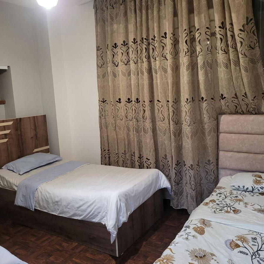 Hotel In Center Of 耶烈万 外观 照片