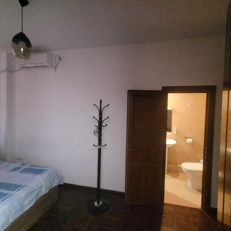 Hotel In Center Of 耶烈万 外观 照片